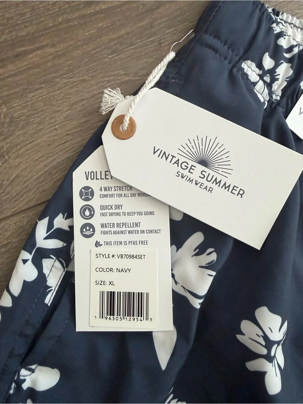 Men’s swim shorts XL Vintage Style Navy Floral Swim Trunks NWT